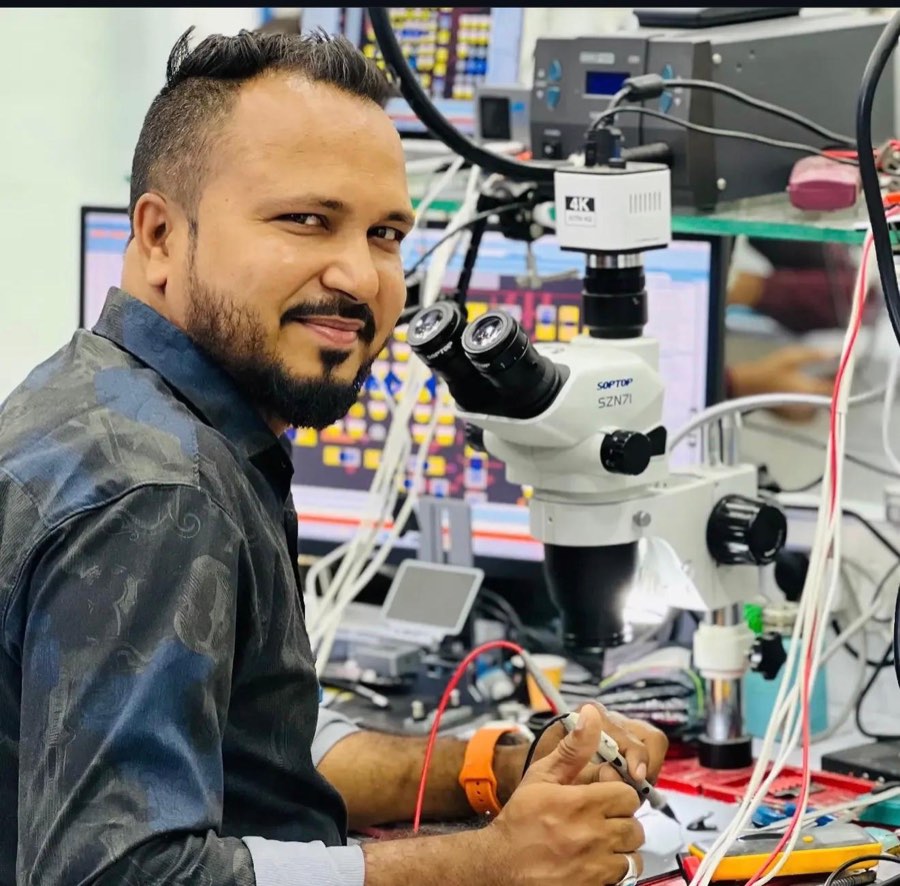 Moin Saiyad, owner of E11EVEN MOBILE, at his microscope workstation in Anand